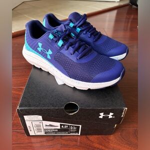 Boys Under Armour shoes. size 4.5. NWT